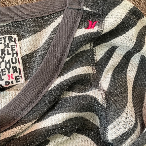 Hurley Black and White Zebra Long Sleeve Top. XS. - Picture 3 of 4